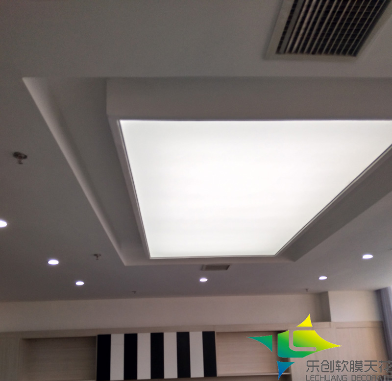 天花軟膜天花哪家強(qiáng)?燈膜生產(chǎn)廠家質(zhì)量哪家好?拉膜天花吊頂多少錢一平